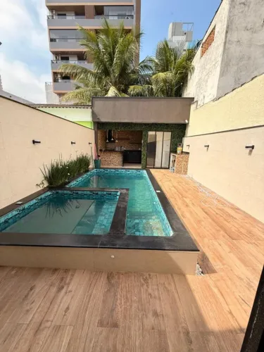 Casa Alto Padrão com 3 Dormitórios, 2 Suítes, Piscina e Área Gourmet no Boqueirão, 210 m2