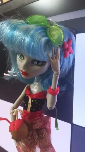 Monster high Ghoulia yelps skull shores