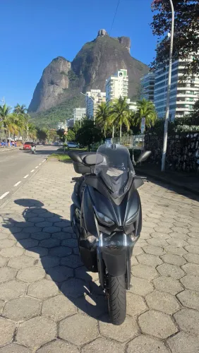 Xmax 250 verde fosco