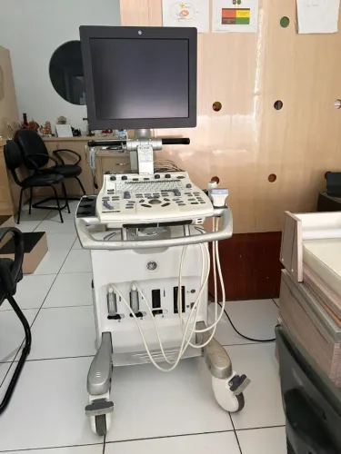 Vendo ecógrafo GE Healthcare Vivid S6, equipamento profissional de diagnóstico por imagem