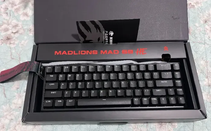 Teclado MAD 68 He, Switches Magnetico!