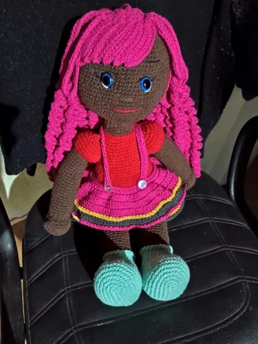 Boneca amigurumi crochê