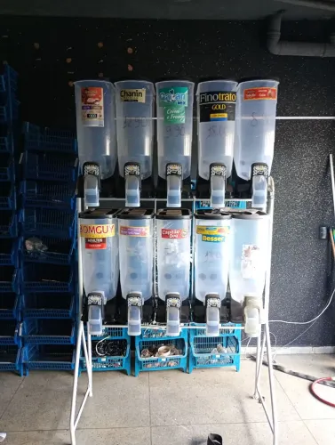 Dispenser expositor de ração