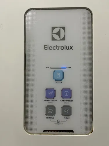 Geladeira Eletrolux grande