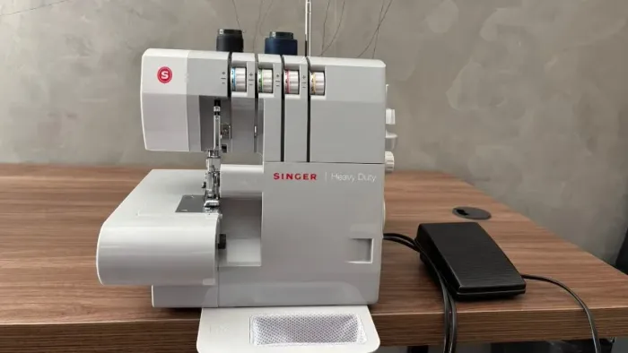 Máquina Costura Singer Overlock Heavy Duty completa na caixa poquíssimo usada