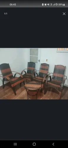 Vende-se 4 jogo de mesa com uma mesa
