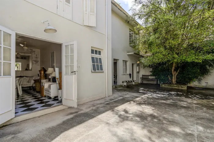 Casa com potencial de modernização no Jardim América