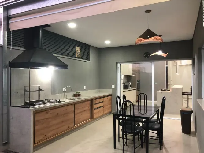 EXCELENTE OPORTUNIDADE NO CONDOMÍNIO MANTOVA, EM INDAIATUBA! BELÍSSIMA CASA DISPONÍVEL PAR