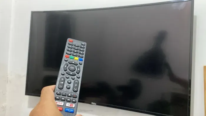 Smart TV Philco 55" Curva - PARA CONSERTO OU RETIRADA DE PEÇAS
