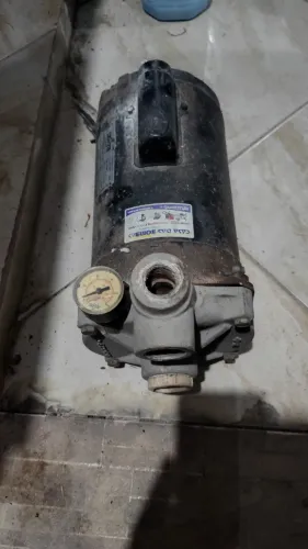 Vendo bomba de água funcionando perfeitamente 