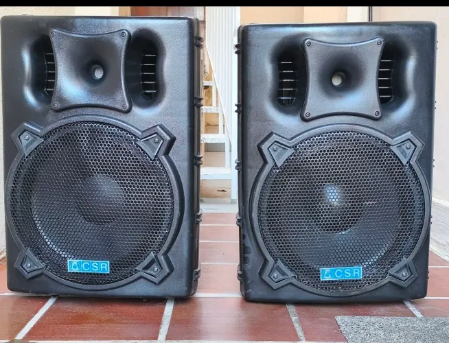 Par de caixas amplificadas CSR 4000 ativa + passiva. 350 watts RMS cada.