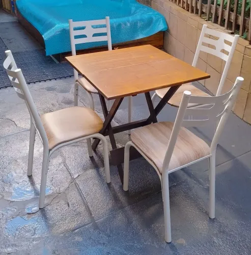 Mesa dobrável de madeira maciça