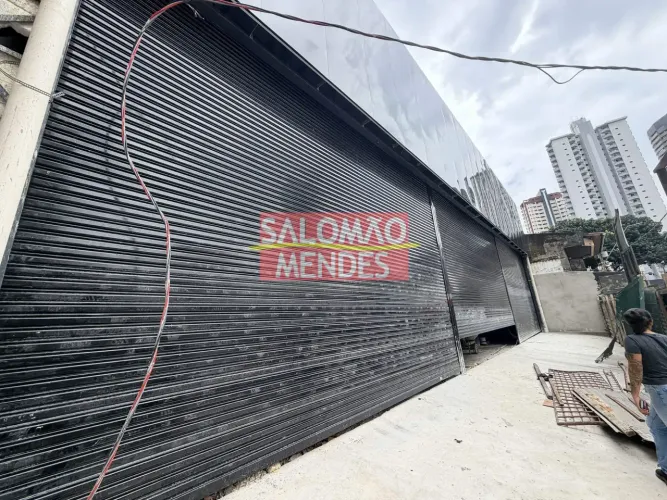 Loja junto a Doca . 1200m2, salão de vendas e mezanino