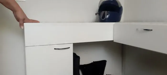 Vendo escrivaninha usada.