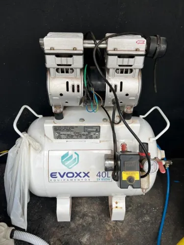 Venda dos dois juntos ou separados: Compressor odontológico 40L e bomba à vácuo 1/2HP
