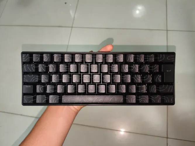 Teclado Mecânico Pichau Keycaps modificadas com RGB