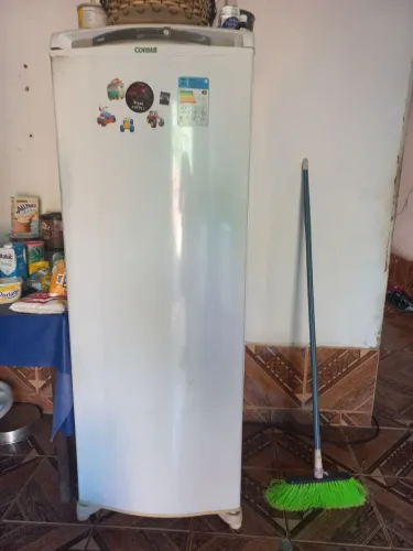 Vendo geladeira por 900 reais *