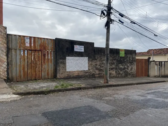 Imóvel para venda tem 540 metros quadrados em Universitário - Belo Horizonte - MG