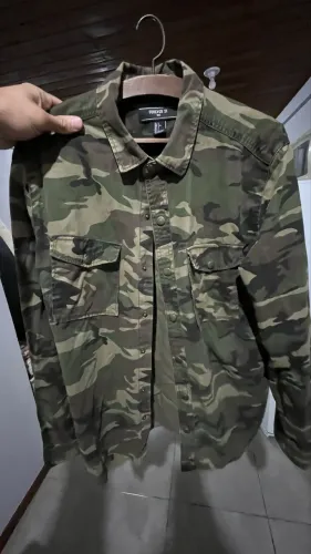 Jaqueta camuflada forever 21