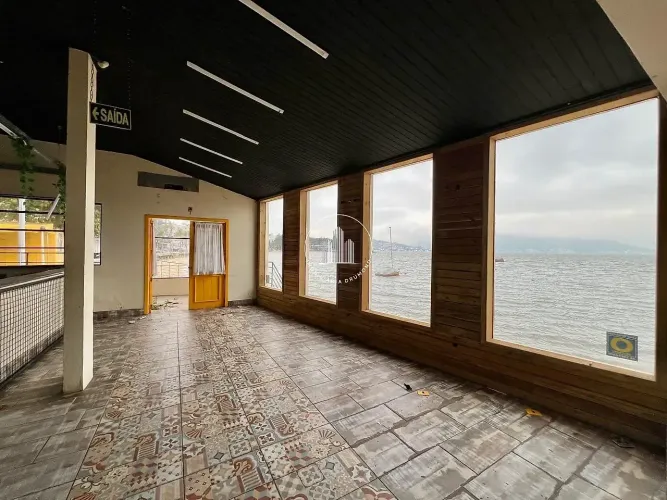 casa comercial na beira do mar em coqueiros