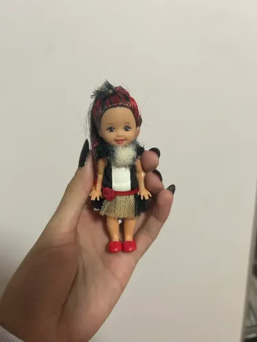 Boneca - Maria como Carlita (gambá) do filme Barbie em O Lago dos Cisnes