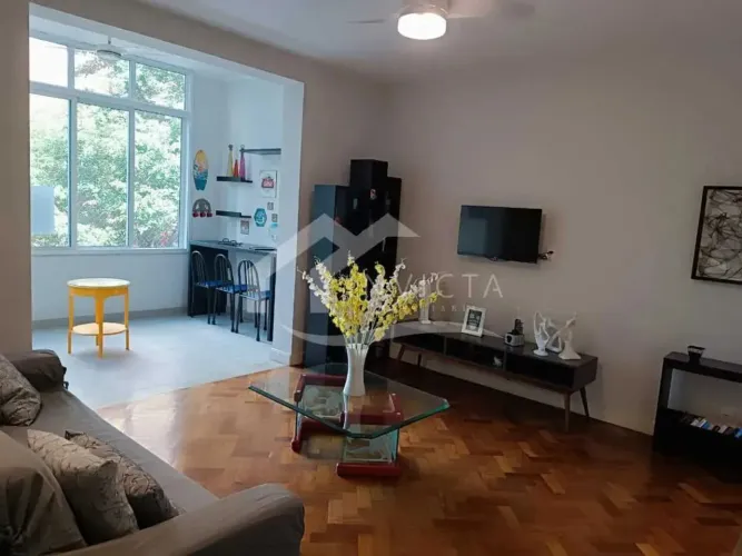 EXCELENTE 2 QUARTOS TOTALMENTE REFORMADO EM RUA NOBRE DE COPACABANA!!!