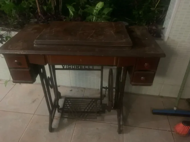 Máquina de costura Vigorelli em bom estado