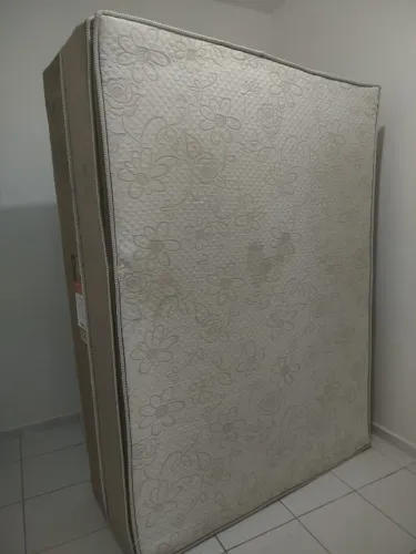 Cama box casal usada por um ano