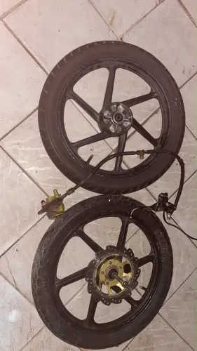 Roda moto biz, pop, avelloz.!! Vai com tudo pneu burrinho de freio 