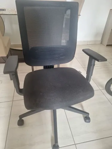 Cadeira de Escritorio Giratória