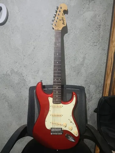 Guitarra Memphis Tagima mg32 com capa, alça e palheta