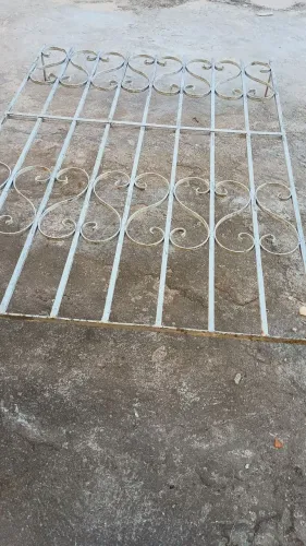 Vendo grade de ferro para janela