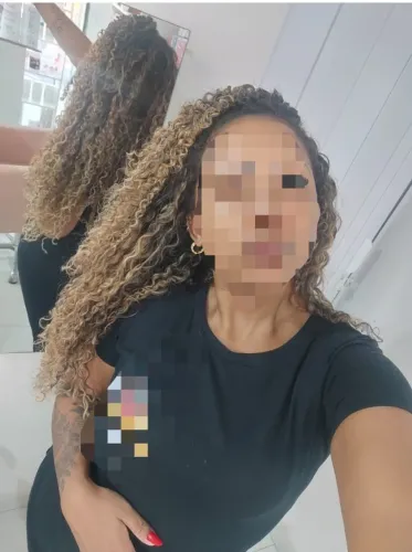 Cabelo cacheado humano com luzes/mechas