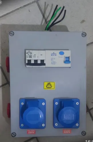Robozinho quadro tomada canteiro de obra