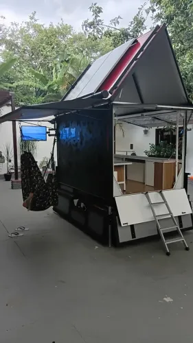 Baú e carretinha, com energia solar, isol/térmico, para loja, camper etc. Troco por 