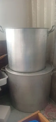 Vendece caldeiraos de alumínio batido conservados