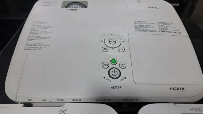 VENDO PROJETOR NEC M350X para tirar peças