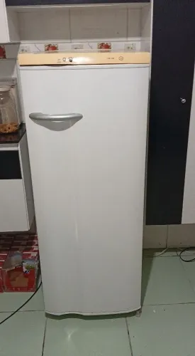 ( PREÇO NEGOCIÁVEL)GELADEIRA SEM BORRACHA DA PORTA/ GELADEIRA SEM BORRACHA DA PORTA