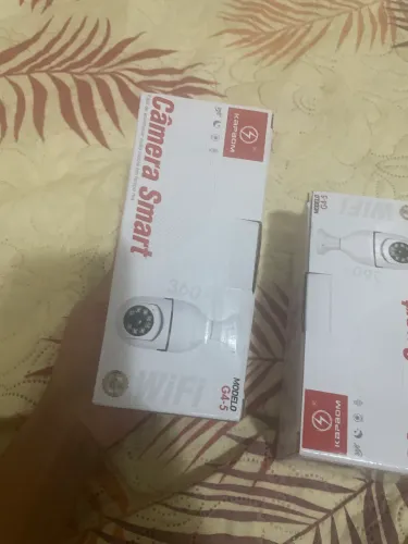 Duas câmeras de segurança