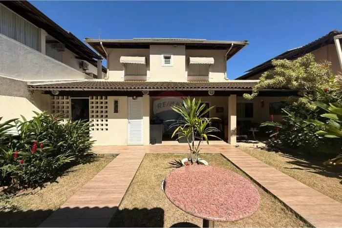 Casa em condomínio fechado à venda em Patamares | 3 quartos | piscina privativa | alto pad