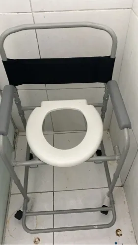 Alugo cadeira de banho padrão na diária
