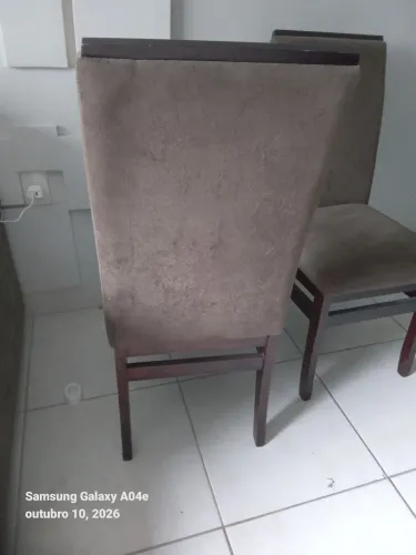 Vendo 2 cadeiras novas e uma cadeira para escritório semi novo com pouco uso