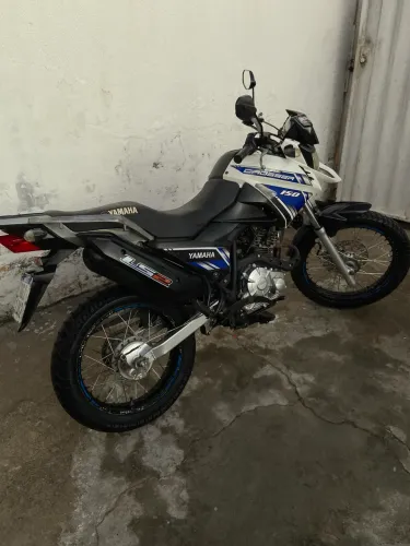 VENDO MOTO EM DIA TODA REVISADA 