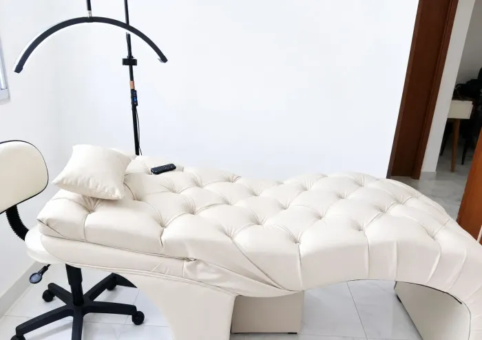 Vendo maca e cadeira para estética 