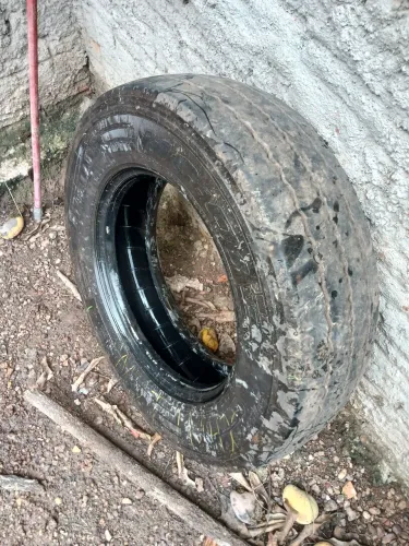 1 pneu caminhão 3/4