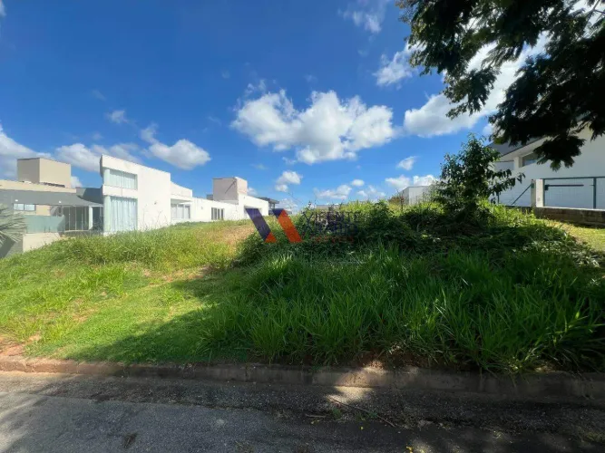 Lote Condomínio Valle da Serra, com vista para área de preservação.