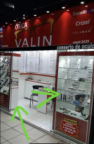 Vitrine com vidros 2 unidades semi novas