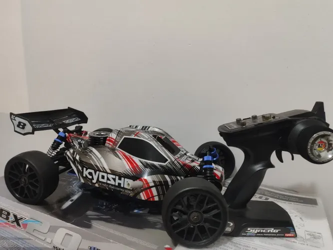Automodelo Kyosho DBX em estado de novo