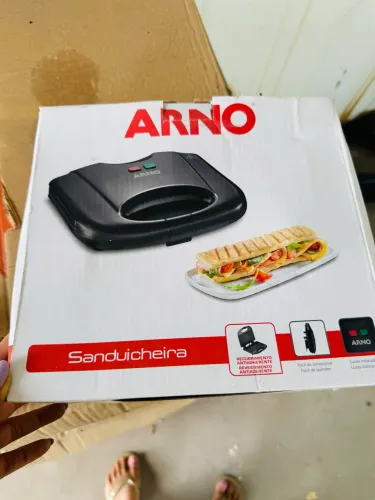 Sanduicheira nova
