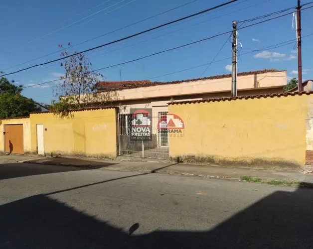 Casa térrea em excelente localização central!